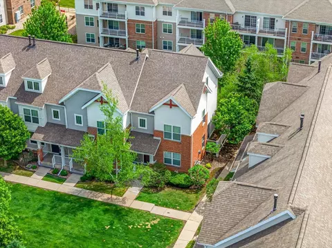 719 Cricket Ln #1, Middleton, WI 53562