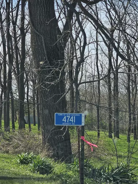 4741 Bennett Rd, Benton, WI 53803