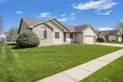 2012 Cherokee Dr, Prairie Du Sac, WI 53578