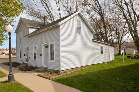 208 W Oak St, Boscobel, WI 53805