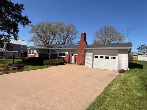 180 Lutjen Pl, Platteville, WI 53818