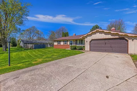 Exterior - 621 E Holly Rd, Beloit, WI 53511 photo 1 of 3