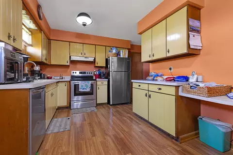 Kitchen - 621 E Holly Rd, Beloit, WI 53511 photo 2 of 2