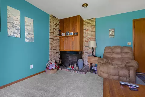 Living - 621 E Holly Rd, Beloit, WI 53511 photo 4 of 4