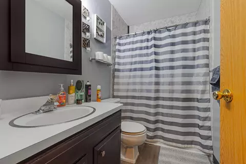 Bath - 621 E Holly Rd, Beloit, WI 53511 photo 2 of 2