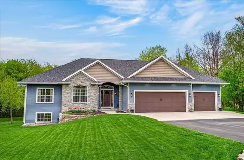 11702 N Woodsview Crossing Xing, Edgerton, WI 53534