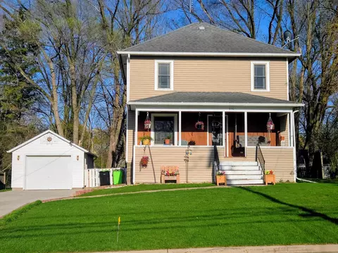 230 S Bridge St, Markesan, WI 53946