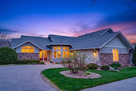 1612 Dewberry Dr, Madison, WI 53719