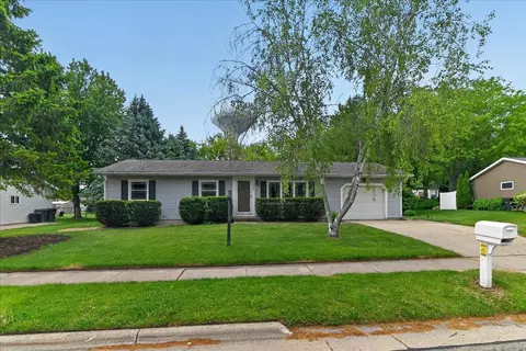 1425 Hyland Dr, Stoughton, WI 53589