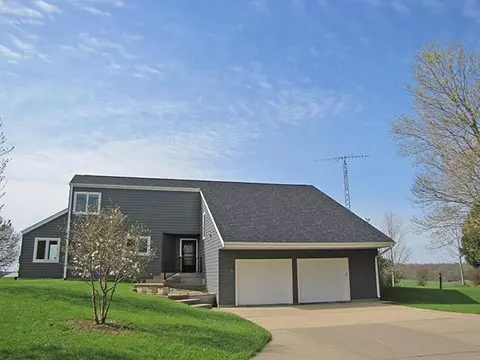 1725 County Road B Rd, Platteville, WI 53818