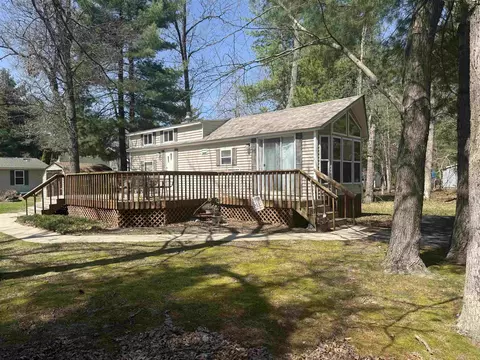 105 Red Oak Dr, Wisconsin Dells, WI 53965