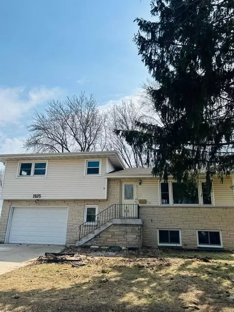 1925 Elka Ln, Madison, WI 53704