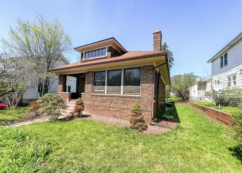 427 8th St, Baraboo, WI 53913