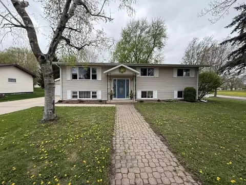 506 Hart Dr, Clinton, WI 53525