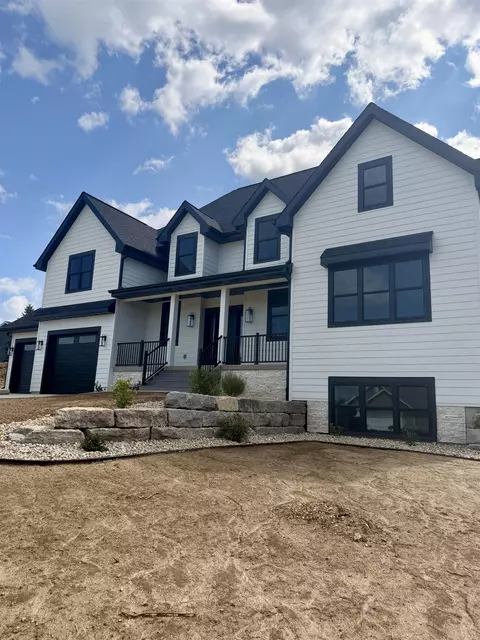7184 Pfeil Bend Rd, Sun Prairie, WI 53590
