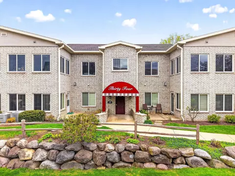 34 Cherokee Cir #103, Madison, WI 53704