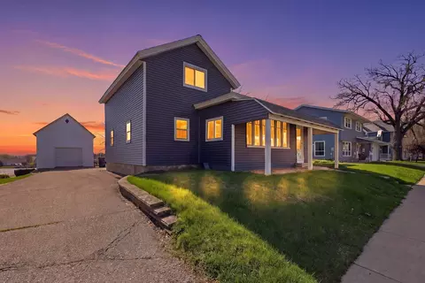 370 N Main St, Juneau, WI 53039