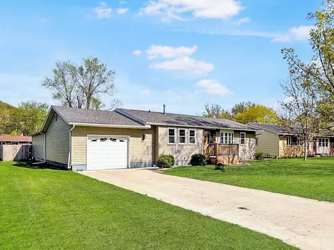 304 S State St, Prairie Du Chien, WI 53821