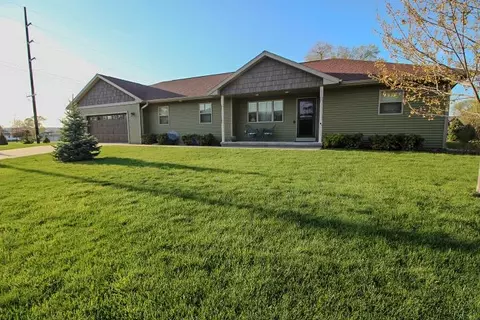 101 Doc Mac Dr, Boscobel, WI 53805