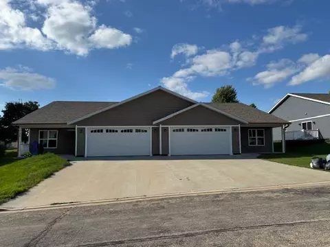 324-326 Redruth Dr, Dodgeville, WI 53533