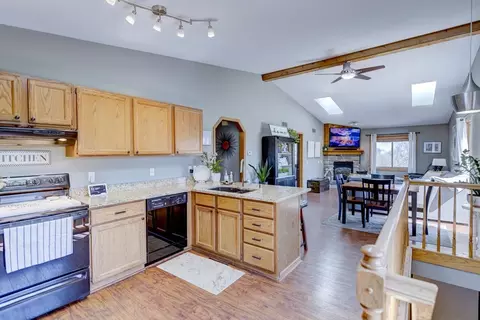 665 Galena Ct, Sun Prairie, WI 53590