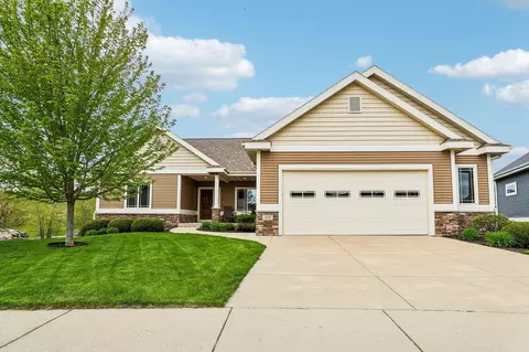 248 Greenway Cir, Deerfield, WI 53531