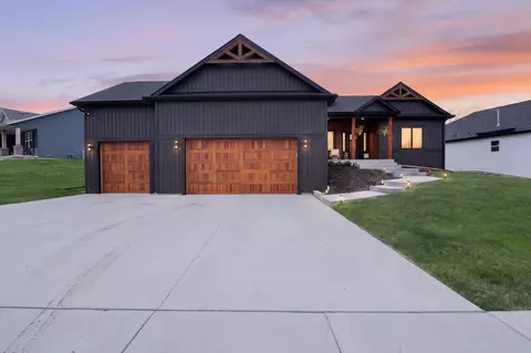 624 Greenway Point Dr, Janesville, WI 53548