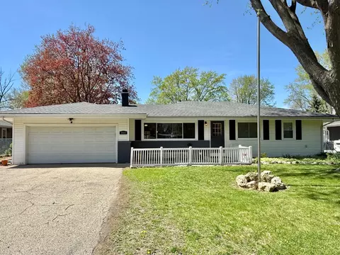 2512 Sunshine Ln, Beloit, WI 53511