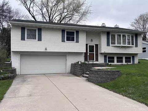 5210 Big Bow Rd, Fitchburg, WI 53711