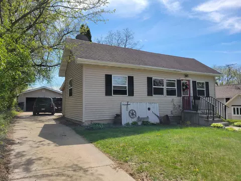1306 Sharon St, Janesville, WI 53545