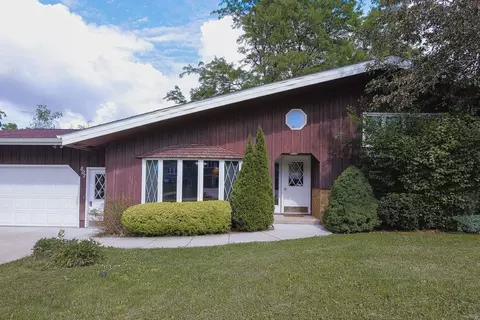 507 Park View Dr, Mount Horeb, WI 53572