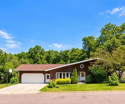 507 Park View Dr, Mount Horeb, WI 53572
