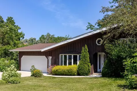 507 Park View Dr, Mount Horeb, WI 53572