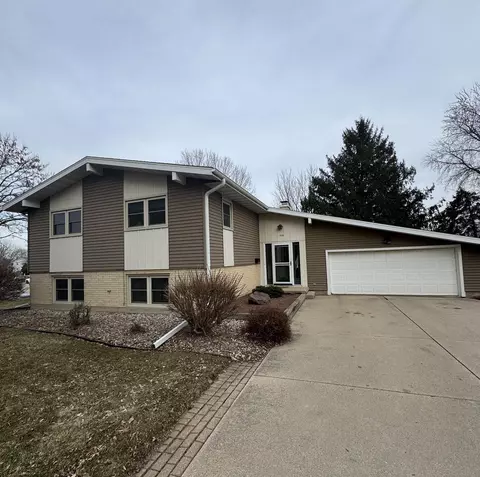 1309 Kuhle Dr, Sun Prairie, WI 53590