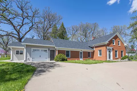 1290 Perry St, Platteville, WI 53818