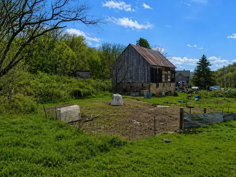 16047 Fry Dr, Cazenovia, WI 53924