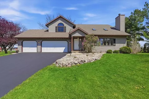 6715 Forest Park Dr, Deforest, WI 53532
