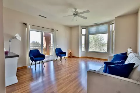 301 Harbour Town Dr #322, Madison, WI 53717