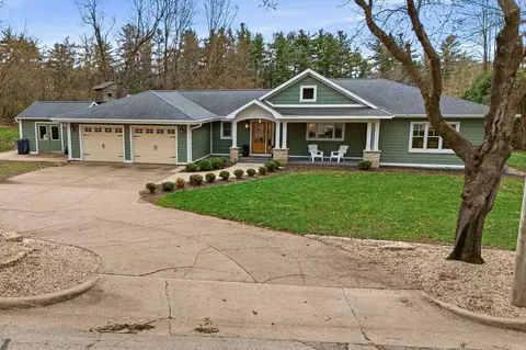 437 River St, Black River Falls, WI 54615
