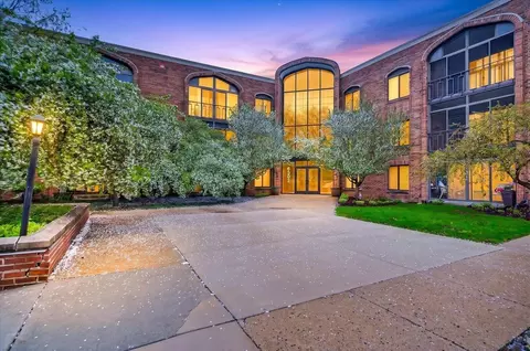 6302 Mineral Point Rd #311, Madison, WI 53705