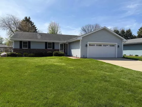 2103 Clover Ln, Janesville, WI 53545