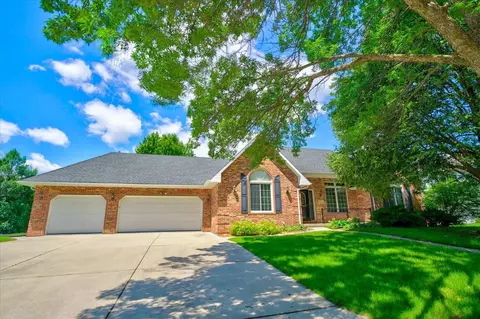 888 Chalfont Dr, Sun Prairie, WI 53590