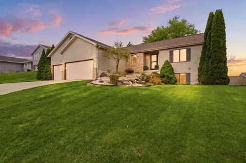 451 Oakwood Dr, Oregon, WI 53575