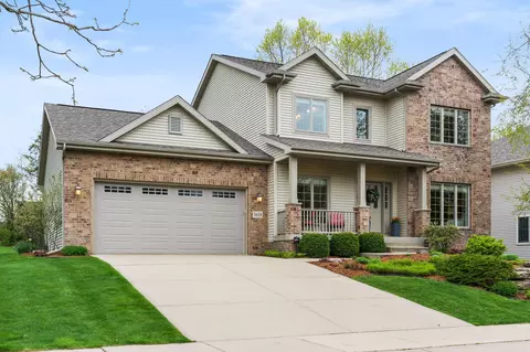 5639 Old Oak Dr, Fitchburg, WI 53711