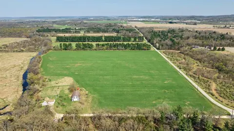 7571 Mckinney Rd, Mazomanie, WI 53560
