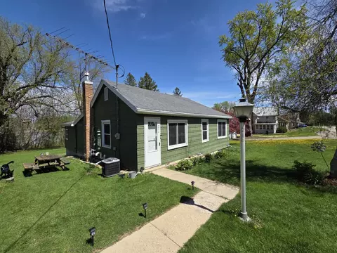 216 E Pearl St, Kingston, WI 53939