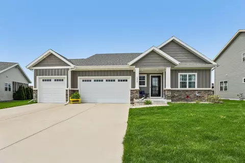 1354 N Pine St, Sun Prairie, WI 53590