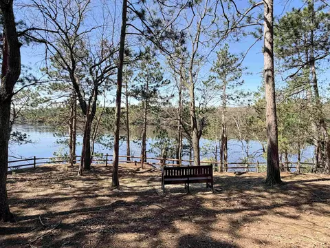 8 Walnut Trl, Wisconsin Dells, WI 53965