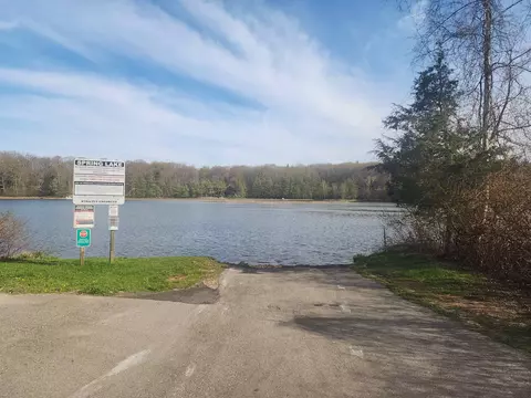 w5640 Cedar Trail, Neshkoro, WI 54960
