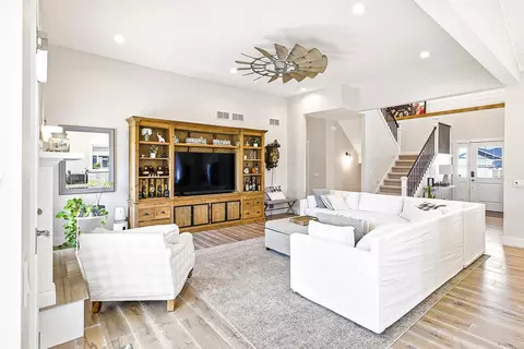 Living - 810 Sumac St, Oregon, WI 53575 photo 2 of 3